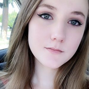 Meet your Posher, Abigail